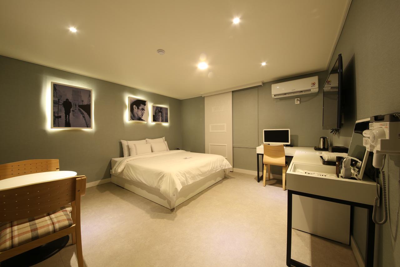 Winner Hotel Jeonju Bagian luar foto