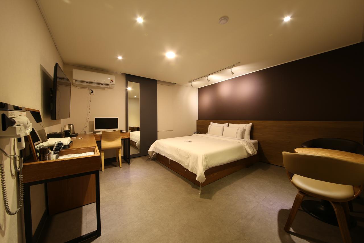 Winner Hotel Jeonju Bagian luar foto