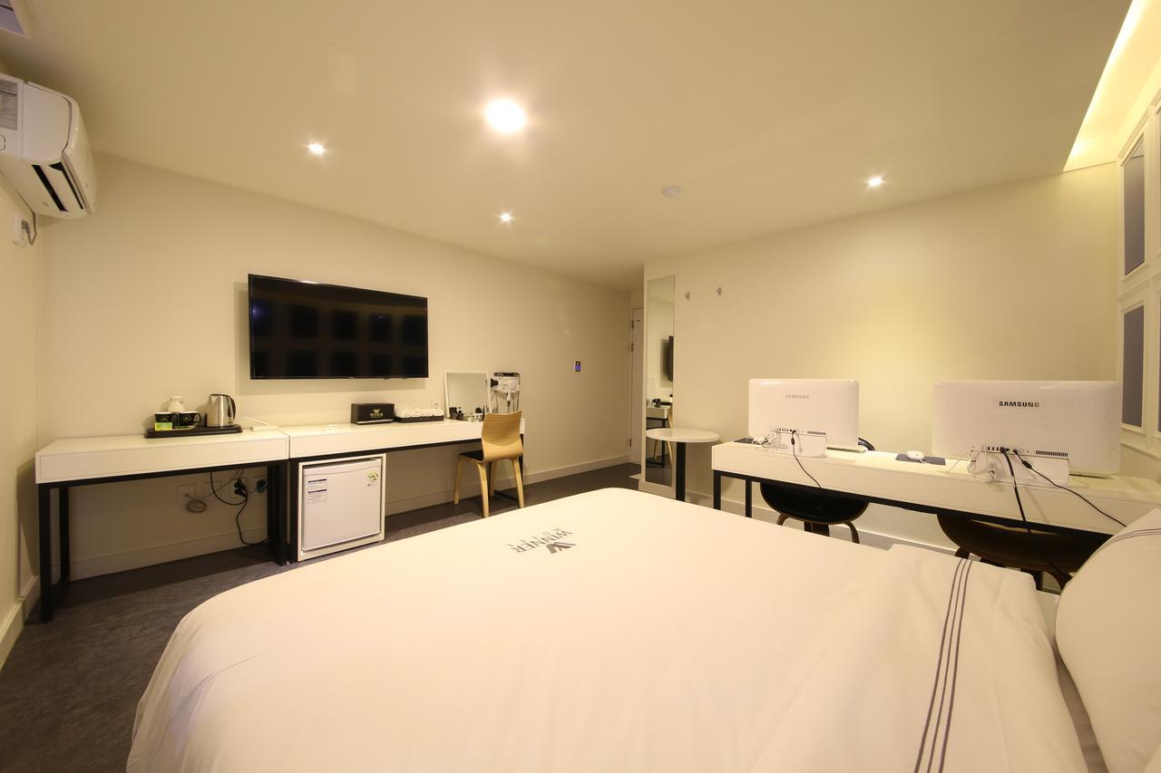 Winner Hotel Jeonju Bagian luar foto