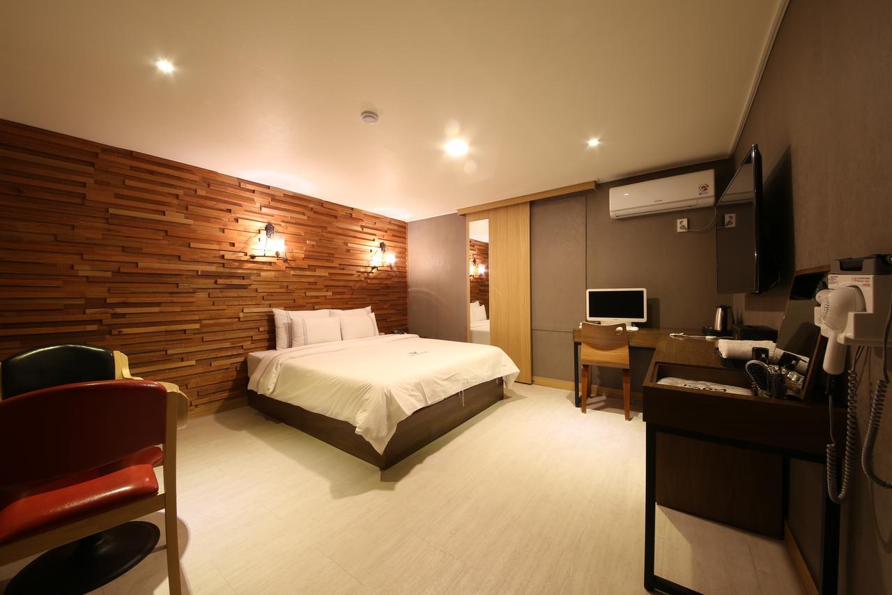 Winner Hotel Jeonju Bagian luar foto
