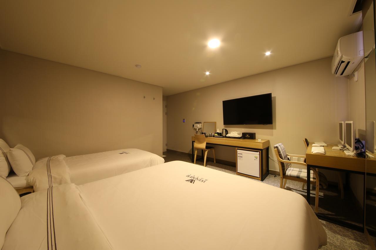 Winner Hotel Jeonju Bagian luar foto